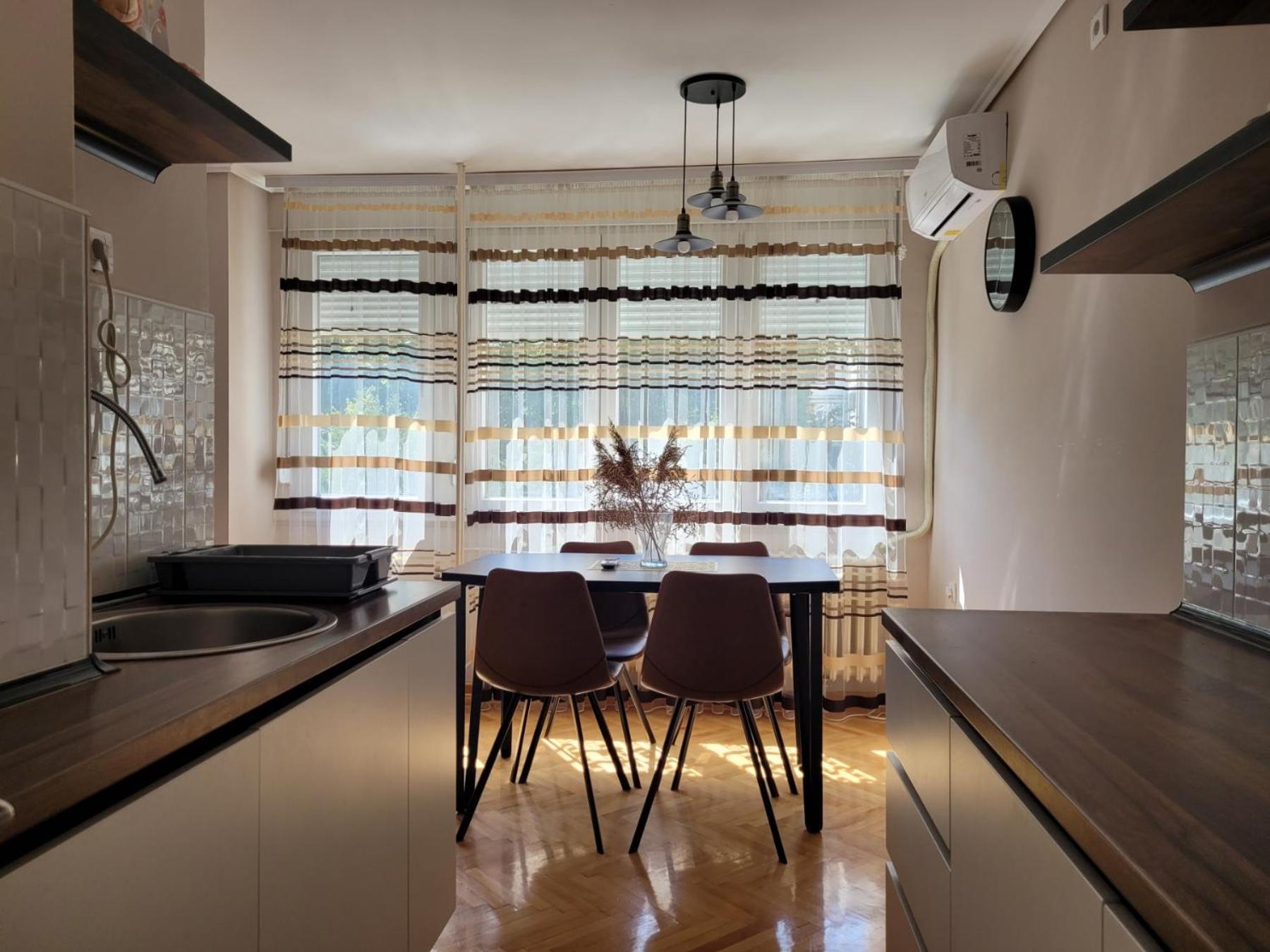 Duka Apartment Ni Екстериор снимка